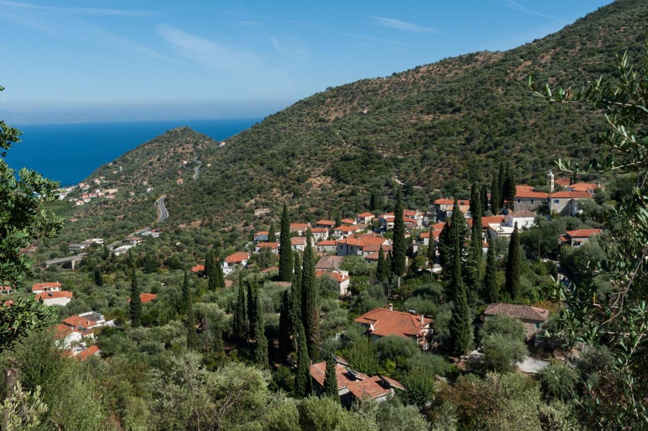 Studios Kyparissi & Spa Tirós Exteriör bild